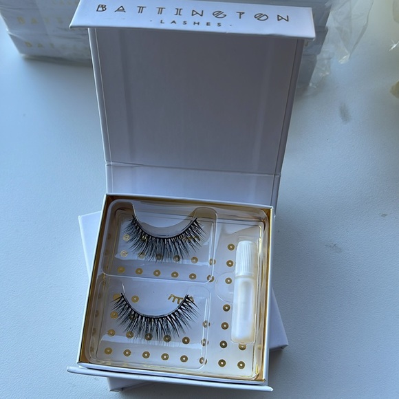 PREMIUM LASHES - Picture 2 of 8